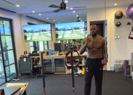 华体会HTH-为第23个赛季做准备！詹姆斯更新社媒分享训练动态，大秀好身材