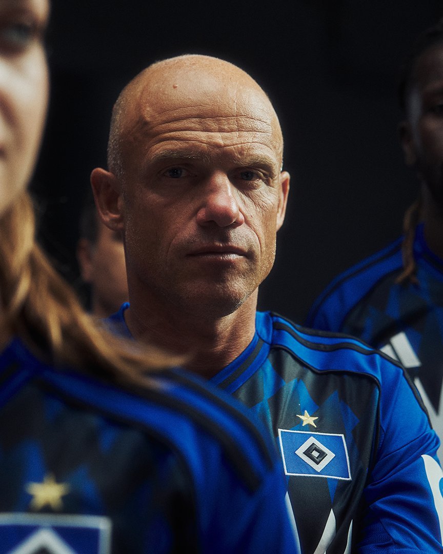 华体会体育-汉堡官宣2025/26赛季球衣，队徽星星时隔七年回归