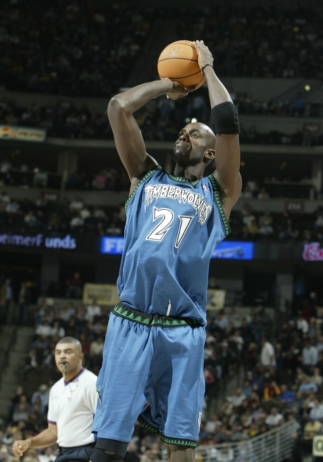 华体会官网-2000年以来NBA最佳阵容一阵中的内线变迁：蓝领球员屡获青睐，一位巨星长期垄断近七载