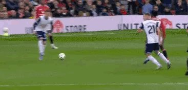 1727627216407074947.gif 华体会下载-滕哈赫:红牌害苦曼联!名宿:最差一战,别找借口!