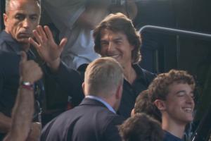 巨星来观战！汤姆-克鲁斯现身巴黎vs国米现场