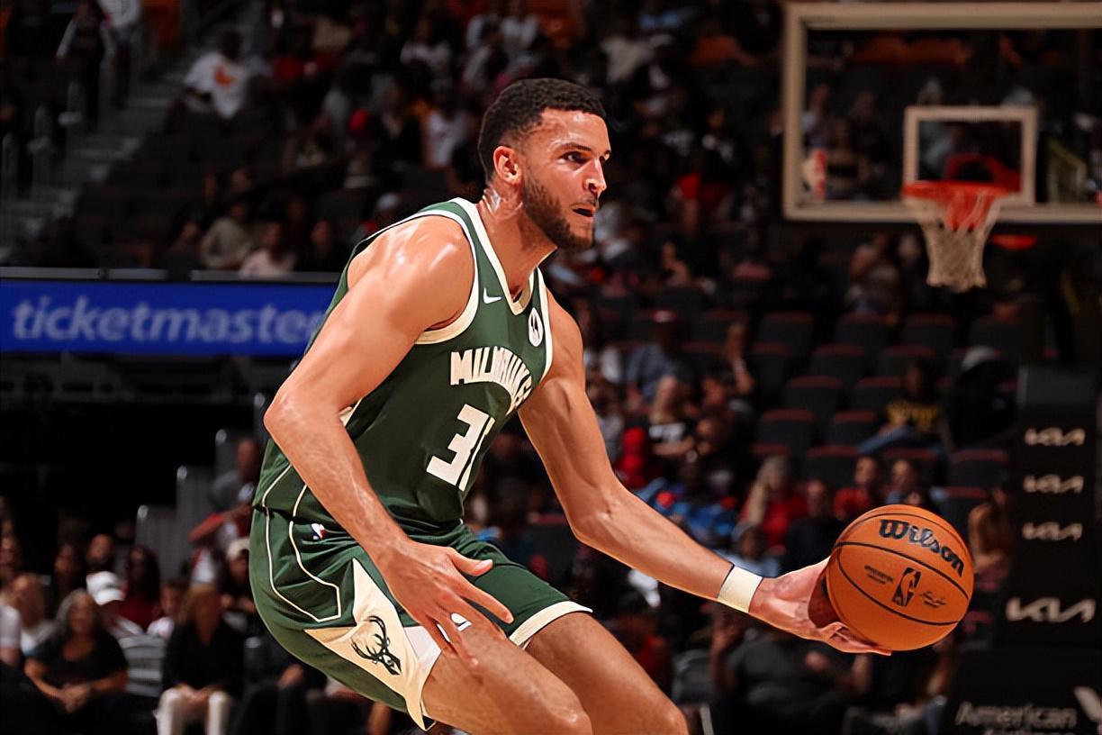 华体会体育-发展联盟狂砍42分，雄鹿接下来会给双向合同内线新星多些机会吗？