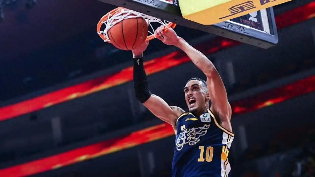 华体会官网-广东大胜辽篮风波发酵,奎因回应挑衅被警告,赵继伟复出进程加快