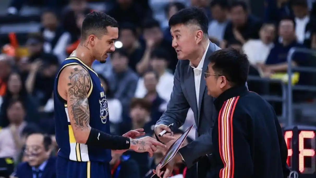 华体会官网-广东大胜辽篮风波发酵,奎因回应挑衅被警告,赵继伟复出进程加快