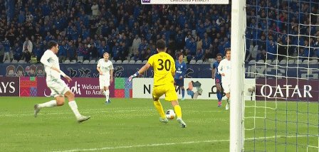 1733320782649084808.gif 华体会下载-【亚冠】路易斯头球鲍亚雄送点 申花1比2被蔚山逆转