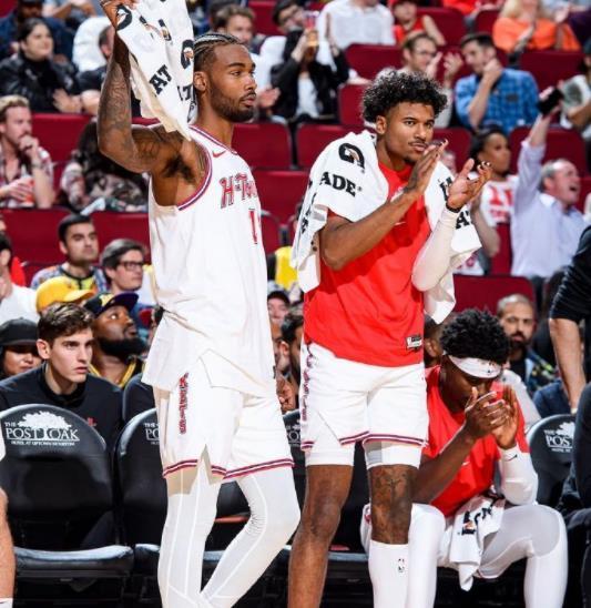 场均11+5,三分命中率超5成!恭喜火箭队,超级射手月底归队助力