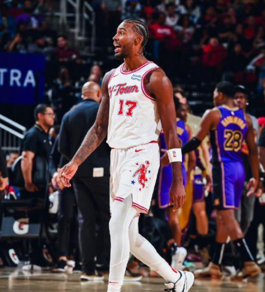 场均11+5,三分命中率超5成!恭喜火箭队,超级射手月底归队助力