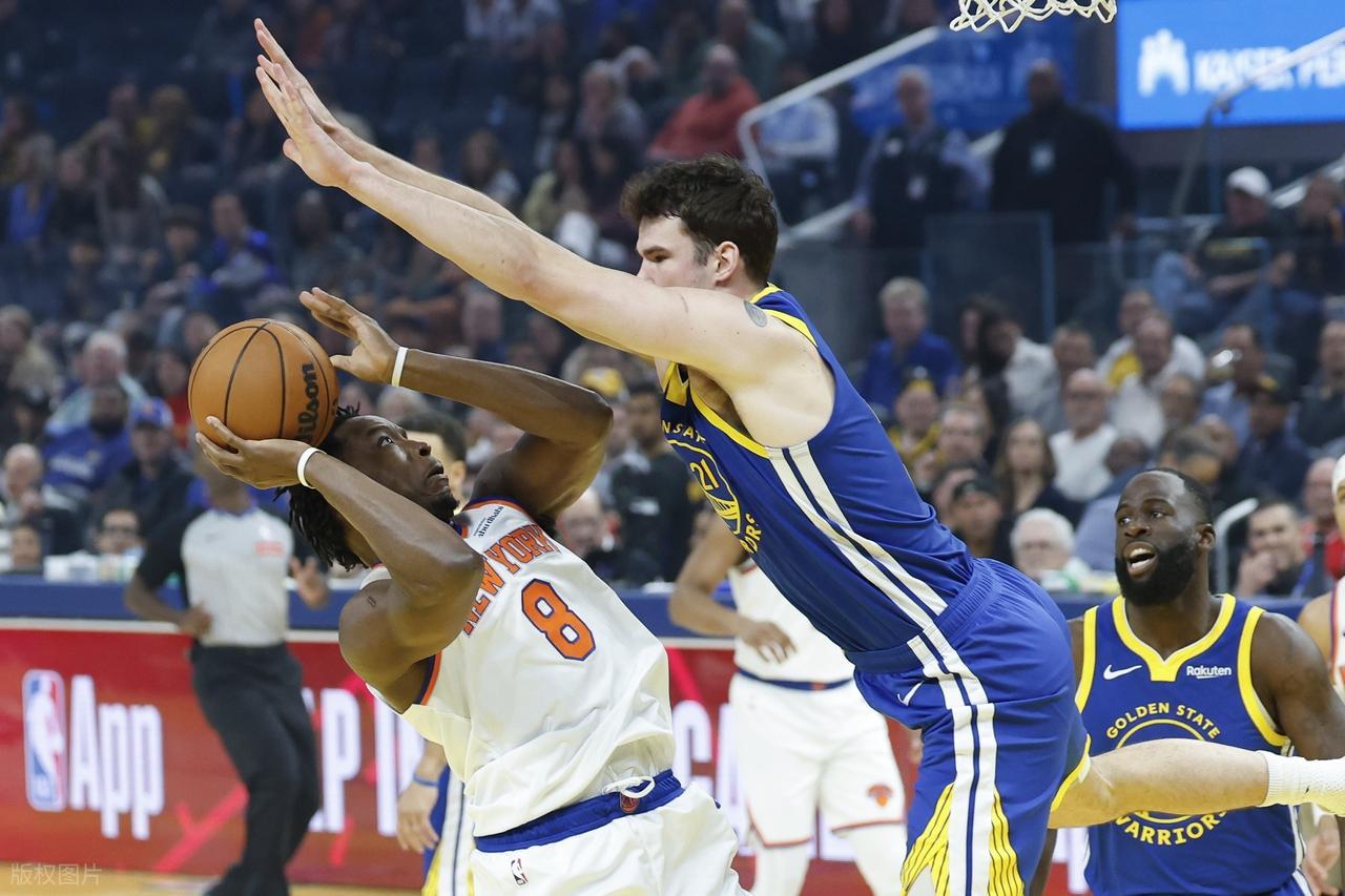 新水花兄弟诞生!库里迎来又一个克莱!太强硬!巴特勒打爆尼克斯