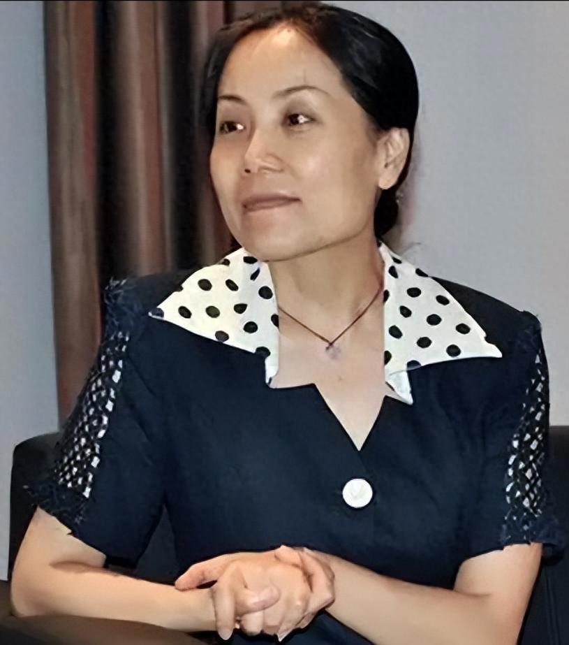 华体会体育-出身浙江豪门,前夫是上海顶级富豪,现仍在前夫集团担任高层领导