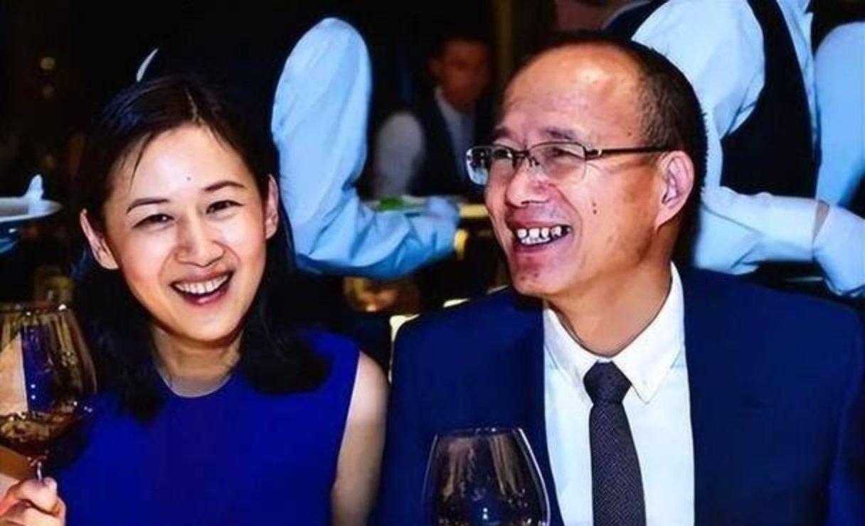 华体会体育-出身浙江豪门,前夫是上海顶级富豪,现仍在前夫集团担任高层领导