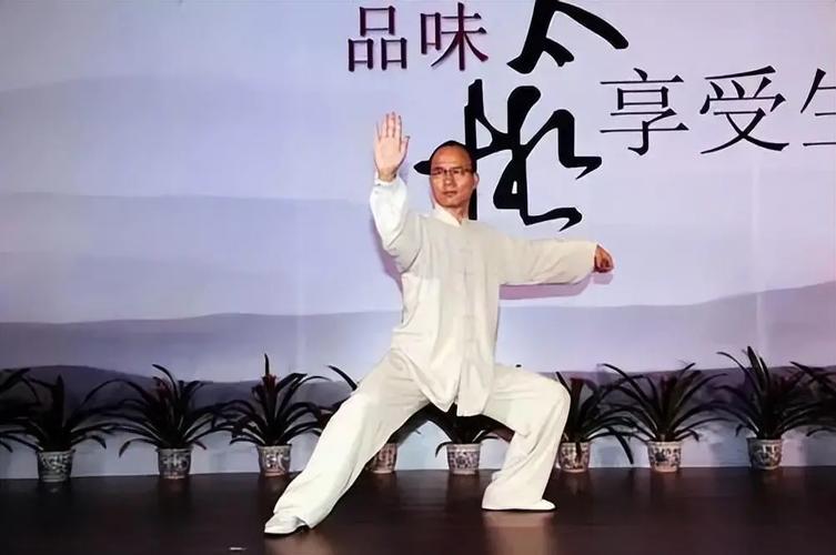 华体会体育-出身浙江豪门,前夫是上海顶级富豪,现仍在前夫集团担任高层领导