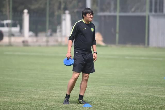 1653965639999002145.png 华体会官网-谢峰:国安外援整体状态不错 赛季目标不低于去年