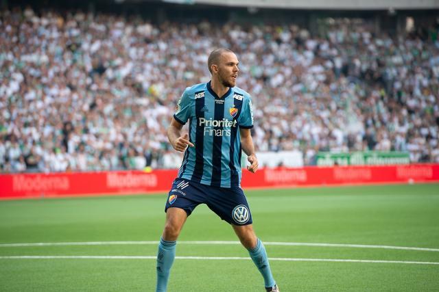 1653144751647069862.jpg 华体会体育-大连人外援丹尼尔森还会回来吗?他一样在等解约…